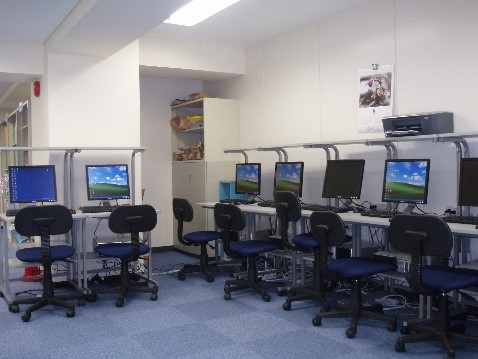 新宿校: 電腦室